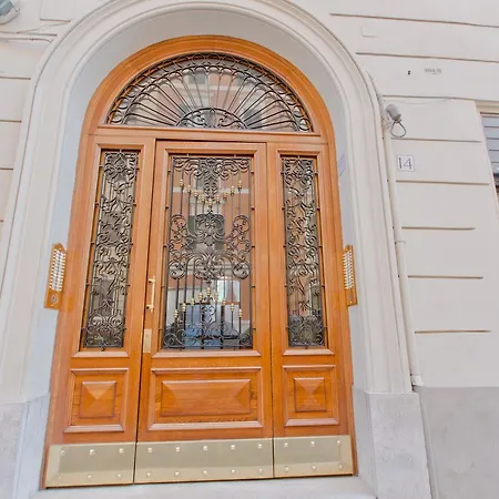 New House 3 Bed & Breakfast Rom